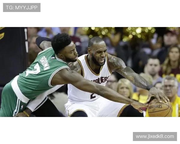 以比肩传奇为证杰伦布朗连续七场三十加跻身队史第三人书写新篇章 以比肩传奇为证杰伦布朗连续七场三十加跻身队史第三人书写新篇章