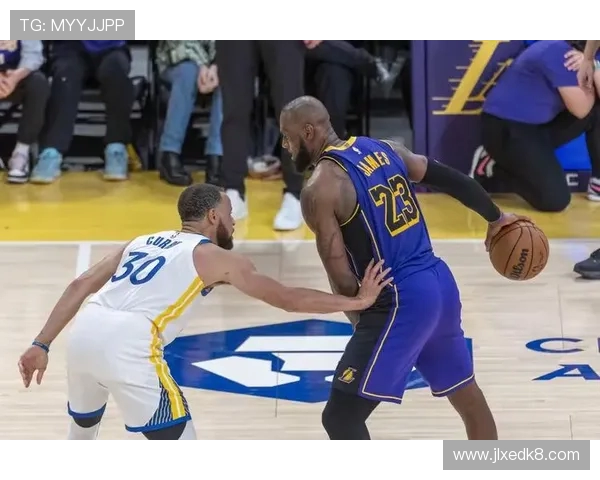 里程碑之夜库里达成两万六千分成NBA历史第二十二人传奇 里程碑之夜库里达成两万六千分成NBA历史第二十二人传奇